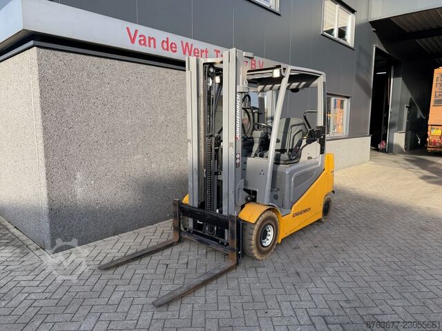 Jungheinrich EFG425S Triplo 500 Freelift / Sideshift / 4e Functie Elektrisch 2016 JUNGHEINRICH EFG425S Triplo 500 Freelift / Sideshift / 4e Funct