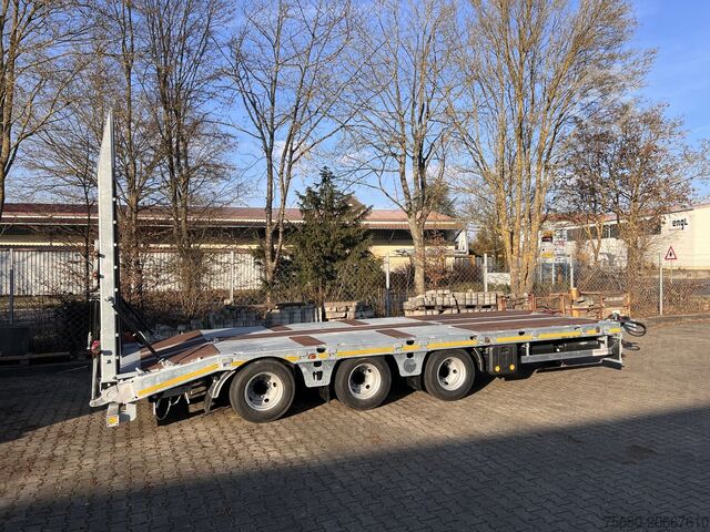 Low loader trailer Möslein TT 34 Zugrohr Gerade 34 t GG Tridem- Tieflader 3 Achs, gelenktNeufahrzeug