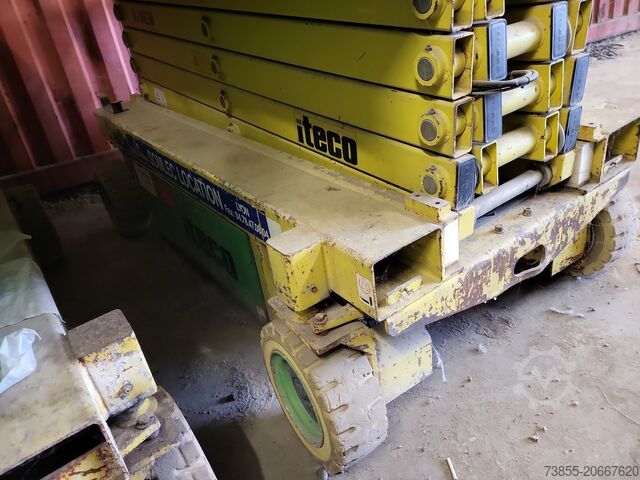 Mesa elevadora de tijera Iteco IT10130 (for parts only)