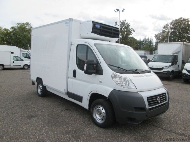 Koelwagen met geïsoleerde laadbak FIAT Ducato 130 *Carrier Xarios 500 Tiefkühler*