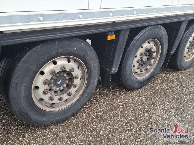 Reefer semitrailer Schmitz Cargobull SCB Kühl!