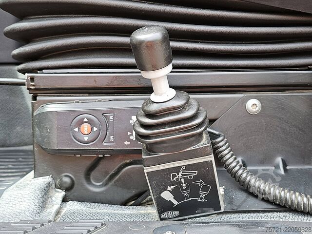Standaard trekker MERCEDES-BENZ ACTROS 1843
