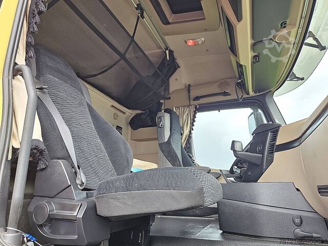 Standaard trekker MERCEDES-BENZ ACTROS 1843