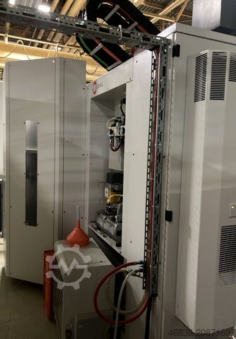 ITNC-640 / Magazzino aggiuntivo / Refrigerazione interna ad alta pressione (IKZ) / Laser HERMLE C 250