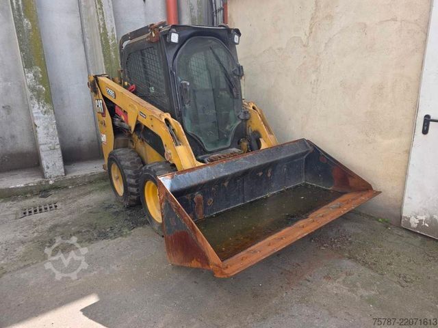 Hjullæsser CATERPILLAR 226D3 Lader mit Schwergutschaufel