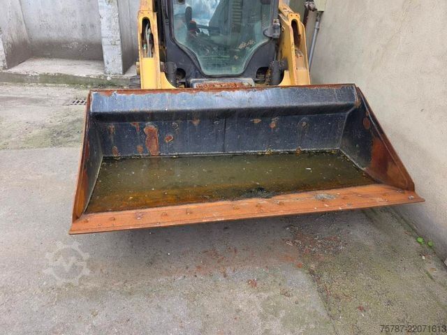 Hjullæsser CATERPILLAR 226D3 Lader mit Schwergutschaufel