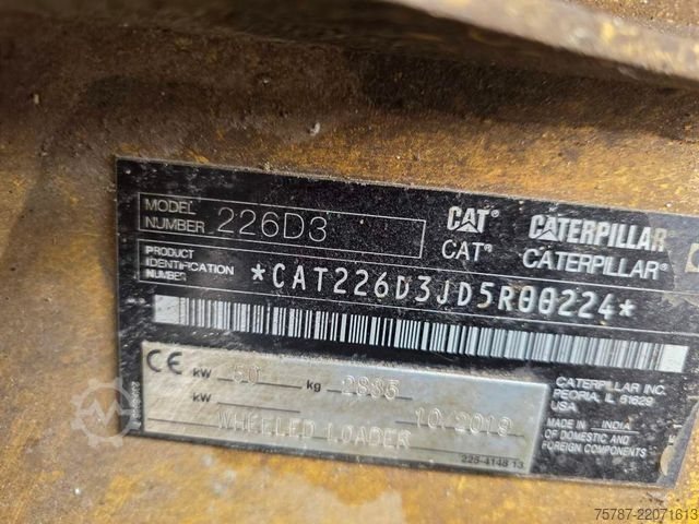 Hjullæsser CATERPILLAR 226D3 Lader mit Schwergutschaufel