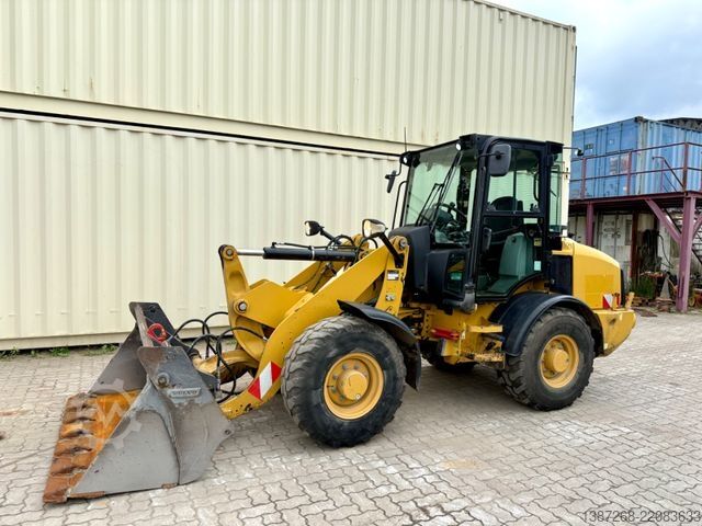 Wiellader CATERPILLAR 907M / 2018 BJ / Schaufel + Gabel