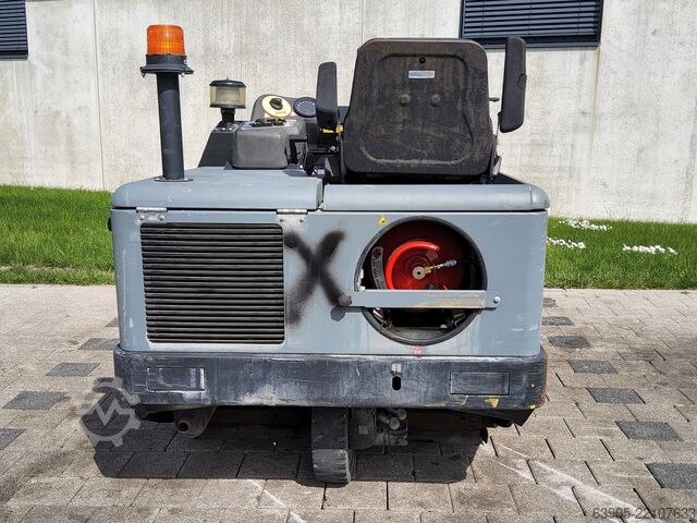 Tehnologia de stocare Kärcher Kehrmaschine KM 130/300 RLPG