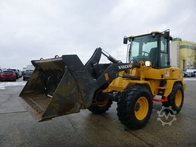 Încărcător pe roți VOLVO L30G Radlader 4x4 ALLRAD