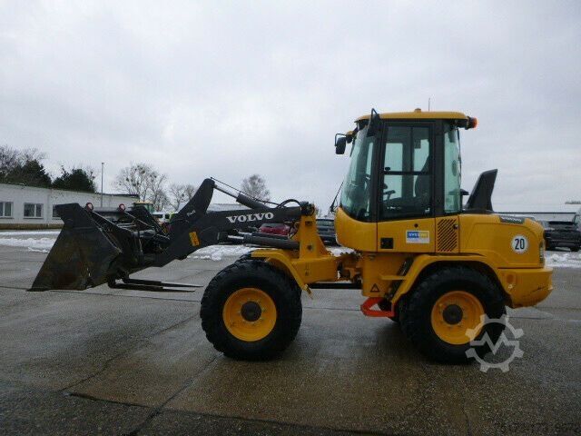 Încărcător pe roți VOLVO L30G Radlader 4x4 ALLRAD