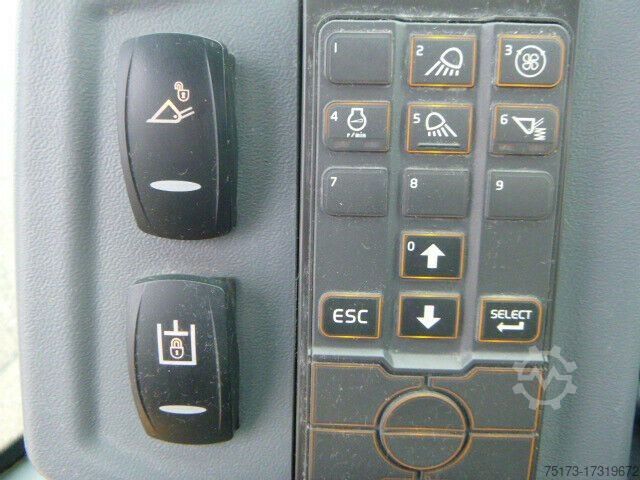 Încărcător pe roți VOLVO L30G Radlader 4x4 ALLRAD