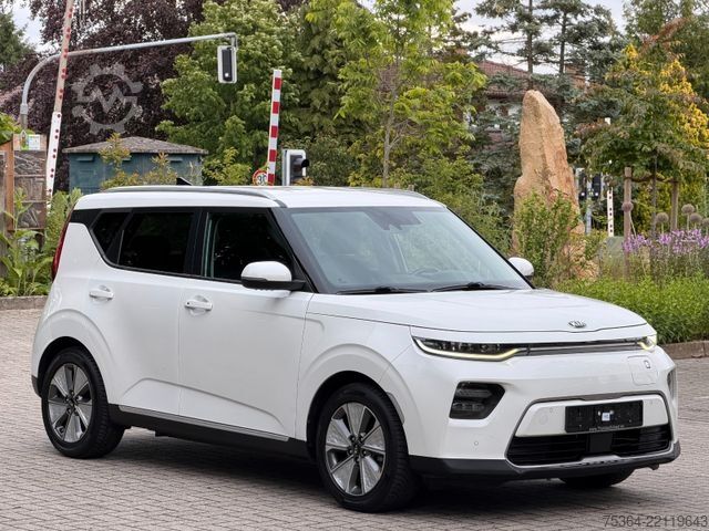 Van KIA Soul e-Soul DynamicLine 64 kWh LED Navi Kamera