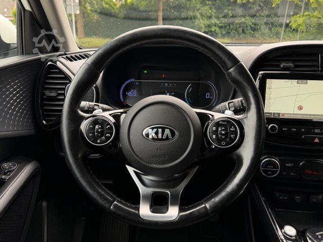 Van KIA Soul e-Soul DynamicLine 64 kWh LED Navi Kamera