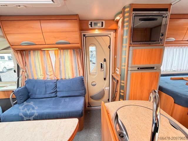 Kamper zintegrowany HYMER/ERIBA B 654 *Festbett-Hubbett-Automatik-2xKlima*