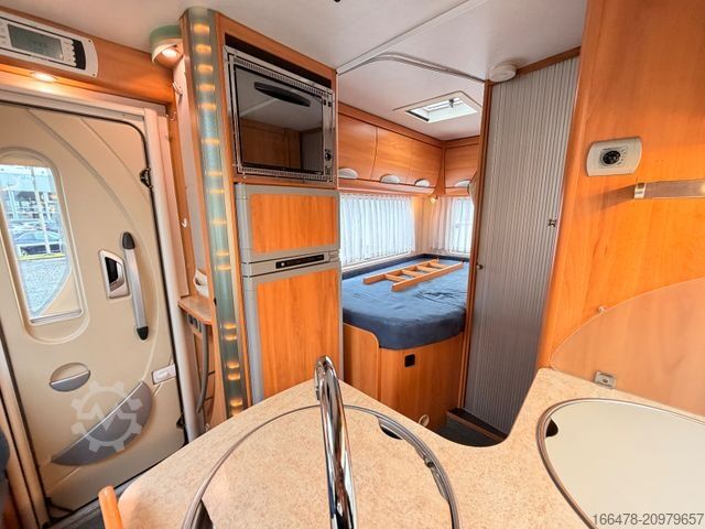 Kamper zintegrowany HYMER/ERIBA B 654 *Festbett-Hubbett-Automatik-2xKlima*