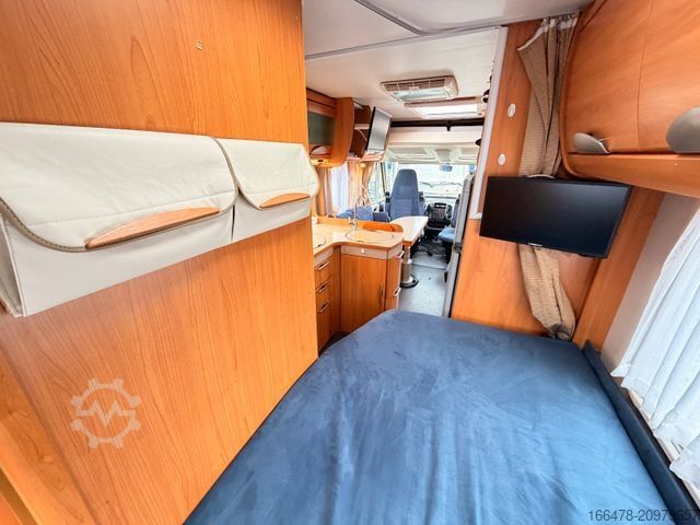Kamper zintegrowany HYMER/ERIBA B 654 *Festbett-Hubbett-Automatik-2xKlima*