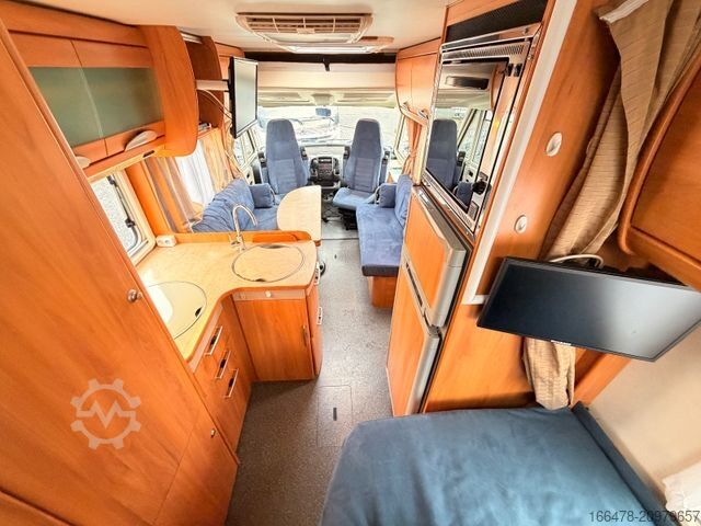 Kamper zintegrowany HYMER/ERIBA B 654 *Festbett-Hubbett-Automatik-2xKlima*