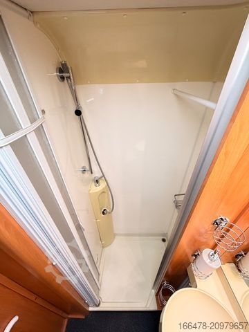 Kamper zintegrowany HYMER/ERIBA B 654 *Festbett-Hubbett-Automatik-2xKlima*