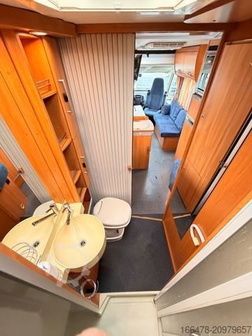 Kamper zintegrowany HYMER/ERIBA B 654 *Festbett-Hubbett-Automatik-2xKlima*