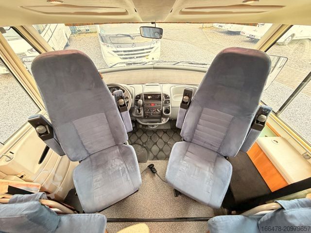 Kamper zintegrowany HYMER/ERIBA B 654 *Festbett-Hubbett-Automatik-2xKlima*