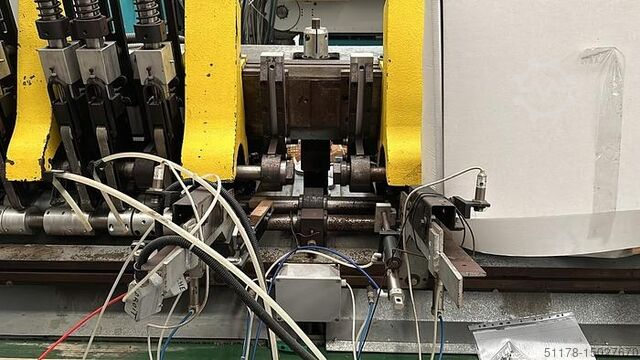 Automatische horizontale freesmachine Comec FGC/2 uit 2000, met dubbele invoer en afvoerlus voor stu Comec FGC/2