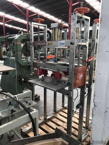 2004 presă pneumatică pentru tapițerie, marca Camam Camam 