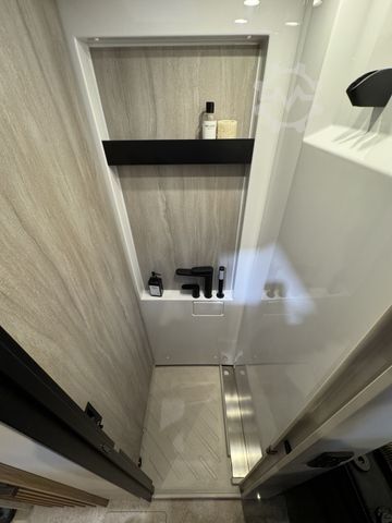 Semi-integrated camper BÜRSTNER Signature SFT 7.0, 90l,Smart TV,6E,LSitz,AKTION