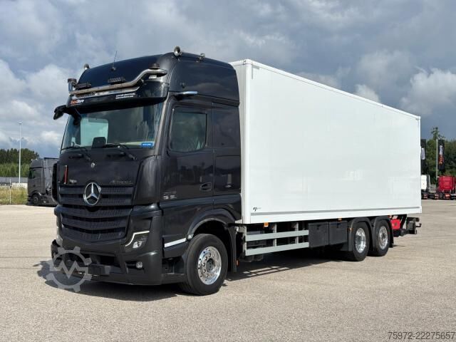 LKW mit Kofferaufbau  Actros 2553LL LENK/LIFT