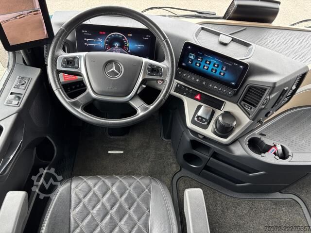 LKW mit Kofferaufbau  Actros 2553LL LENK/LIFT