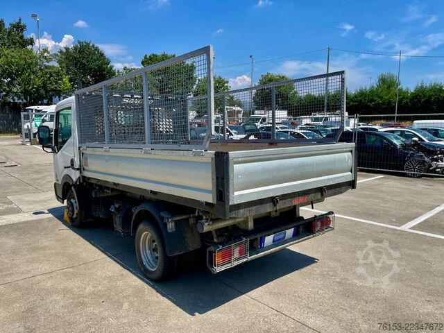 Ribaltabile trilaterale Nissan NT 400