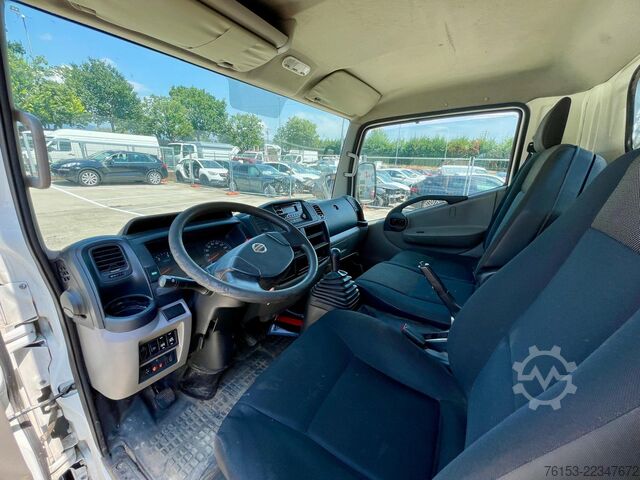 Ribaltabile trilaterale Nissan NT 400