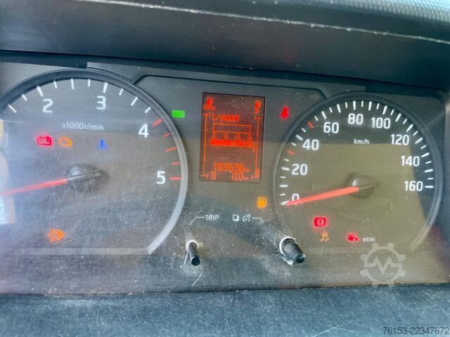 Ribaltabile trilaterale Nissan NT 400