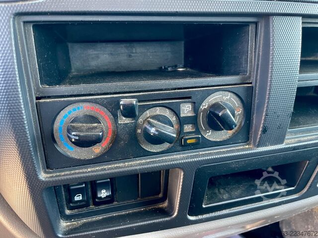 Ribaltabile trilaterale Nissan NT 400