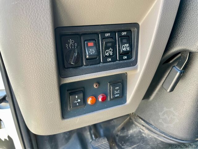 Ribaltabile trilaterale Nissan NT 400