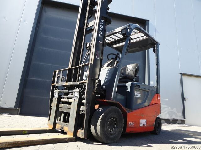 Električni viljuškar za 4 točka Toyota 8FBEKT25