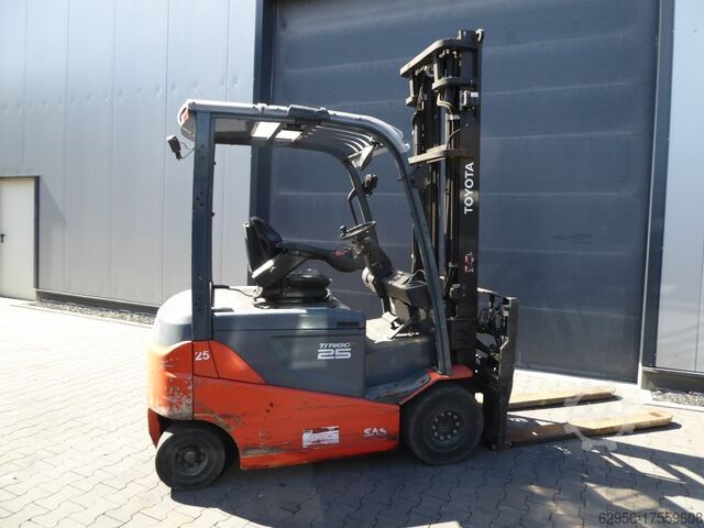 Električni viljuškar za 4 točka Toyota 8FBEKT25