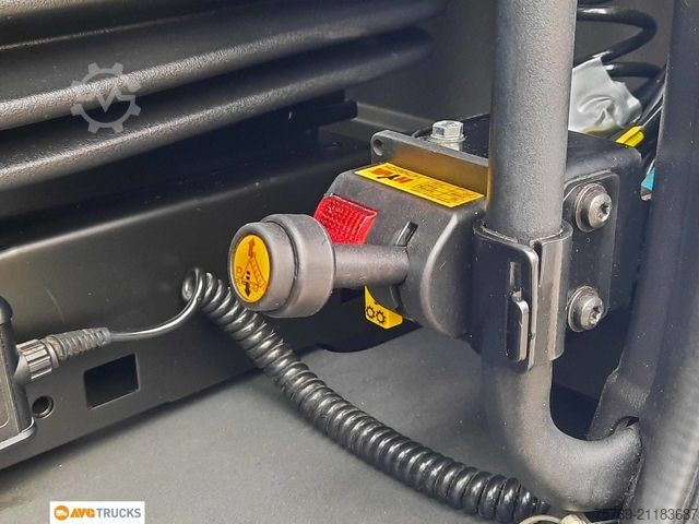 Ciężarówka do przewozu materiałów niebezpiecznych SCANIA R 460 2-Kreis-Kipphyd Retarder Standklima 2xTank