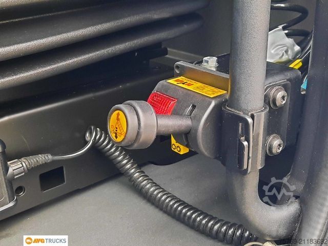 Ciężarówka do przewozu materiałów niebezpiecznych SCANIA R 460 2-Kreis-Kipphyd Retarder Standklima 2xTank