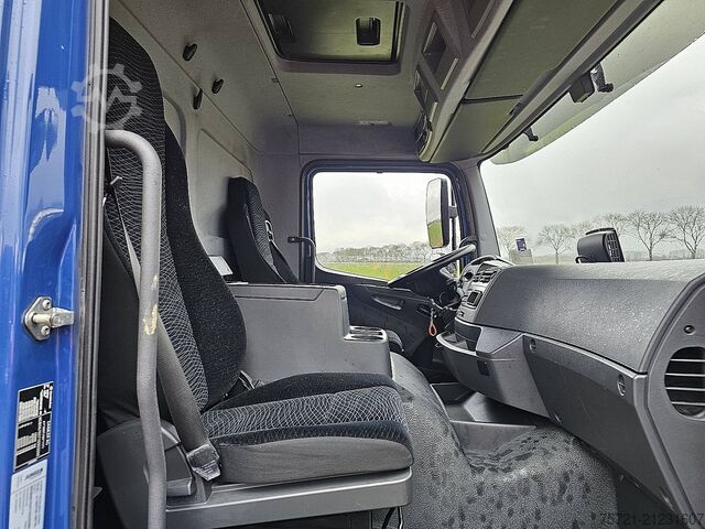 Presenning MERCEDES-BENZ ATEGO 1530 AIRCO TAILLIFT