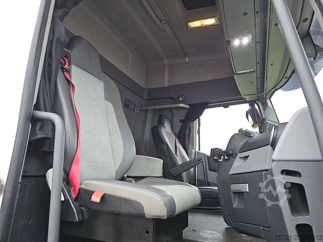 Suitcase RENAULT T 460 6X2 STEERAXLE LIFT