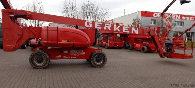 Articulated boom lift JLG 800AJ