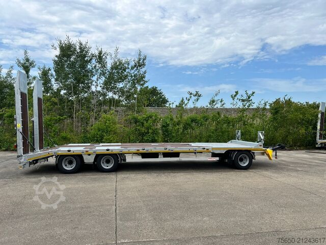 Low loader trailer Möslein T 3-9,20 F  3 Achs Tieflader mit gerader Ladefläche 9 m, Neufahrzeug