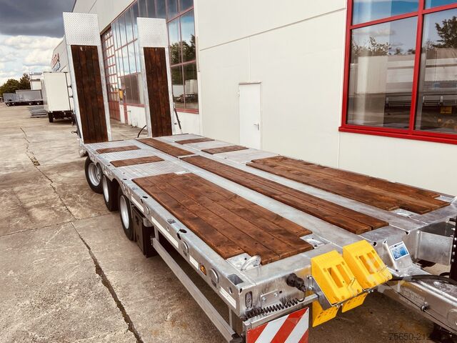 Low loader trailer Möslein TT 31  31 t GG Tridem- Tieflader 3 Achs, gelenktNeufahrzeug