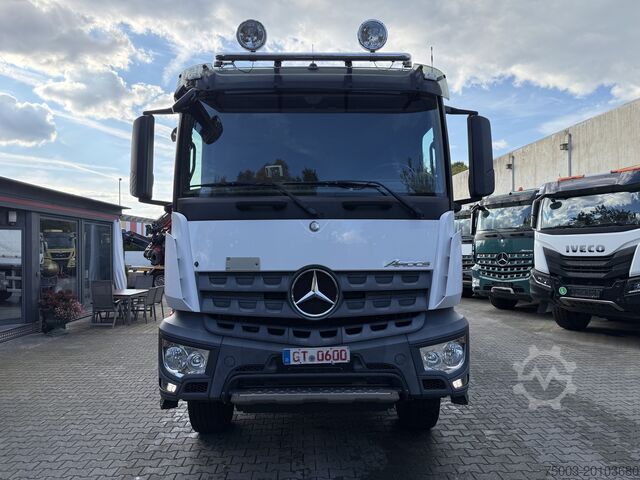 Camion plateau avec bâche Mercedes-Benz Arocs 1827 AK 4X4 Ex-Bundeswehr