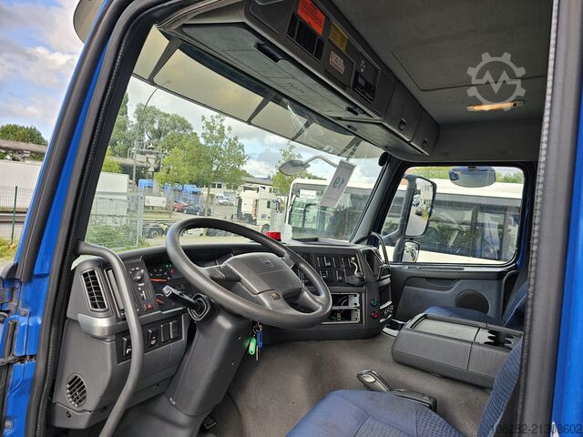 LKW mit Kühlkoffer VOLVO FM330 6x2 FRIGOBLOCK Multizone Lenk u. L