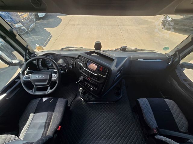 Objemový tahač IVECO S-WAY 530 * RETARDER * 2 X TANK * ACC * WENIG KM