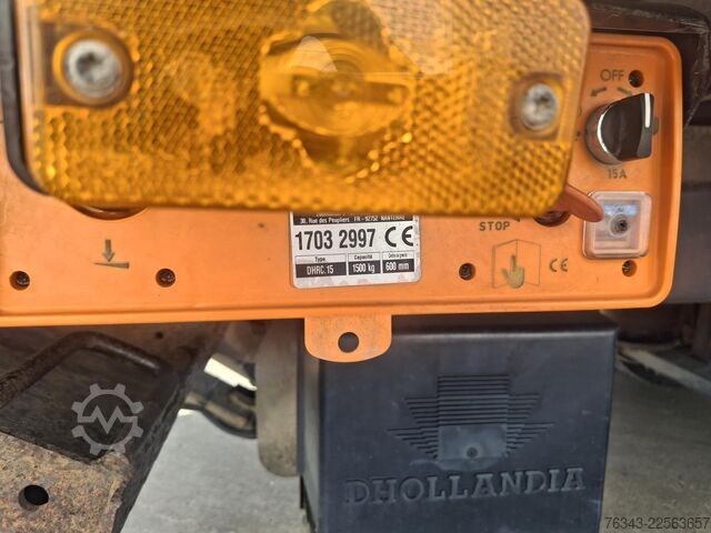Kamion sa ravnom platformom i ceradom RENAULT D12-240 - E6