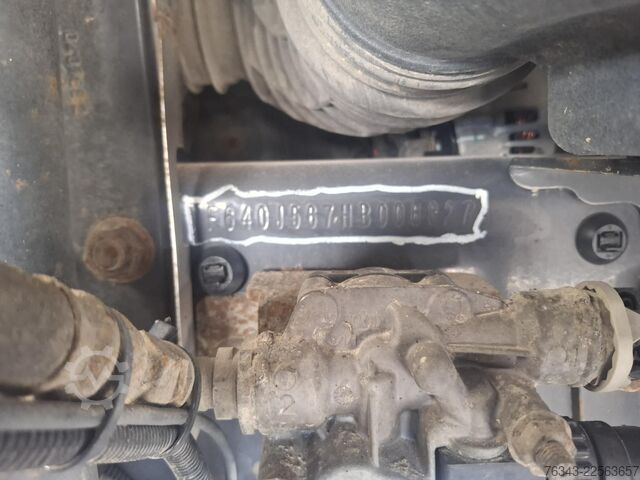 Kamion sa ravnom platformom i ceradom RENAULT D12-240 - E6