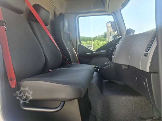 Kamion sa ravnom platformom i ceradom RENAULT D12-240 - E6